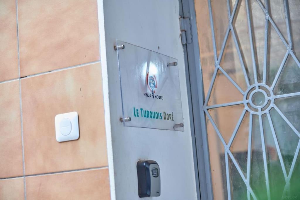 Ninja House Studio Chic Le Turquois Dore Yaounde Bagian luar foto